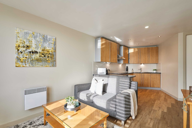 Room 5, Host Stay 408 Hatton Garden, Sefton