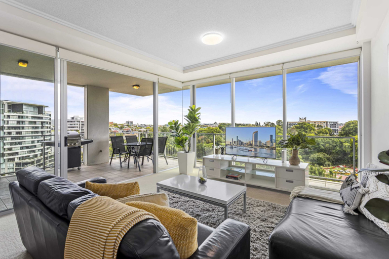 Living area, High-floor 2-bed CBD Unit With Views & Amenities, Brisbane