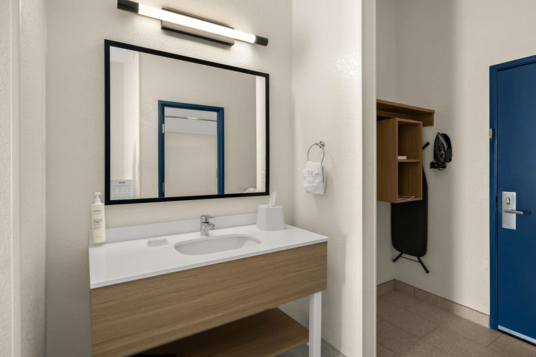 Bathroom 4, Spark by Hilton Tifton, Tift