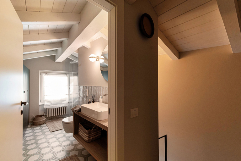 Bathroom 3, Once in a Lifetime, Como