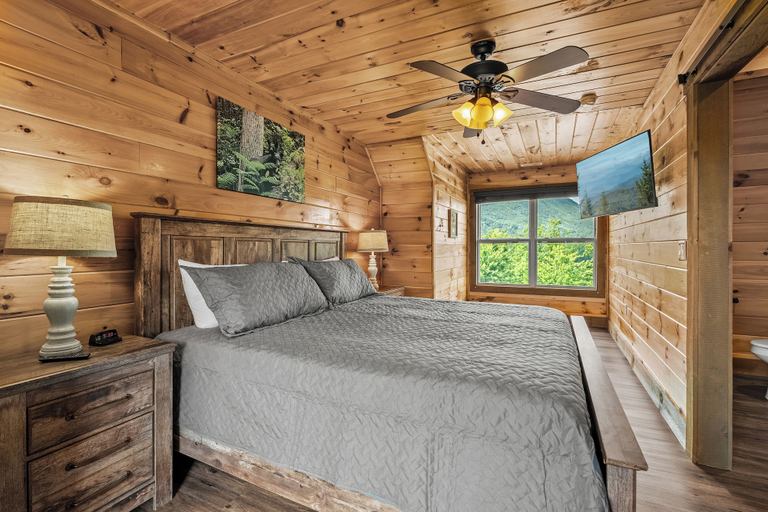 Room 5, Amazing View Cabin w Gameroom Hot Tub Fire Pit, Sevier