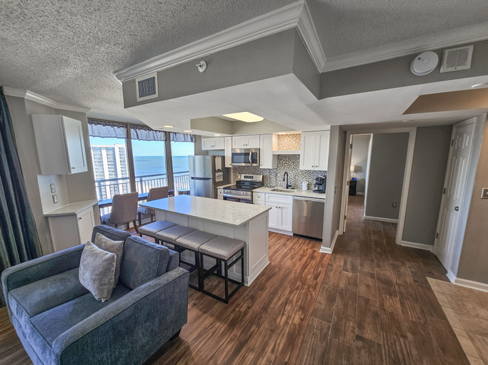Private kitchen 5, 1707 Brighton, impressively remodeled, 3 bedroom ocean view 3 Condo, Horry