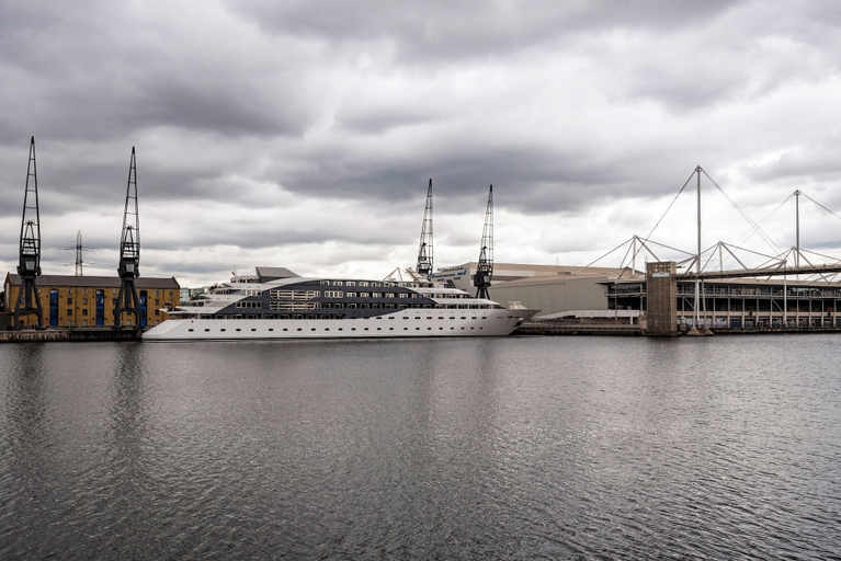 Others 4, Panoramic Docklands Home, London