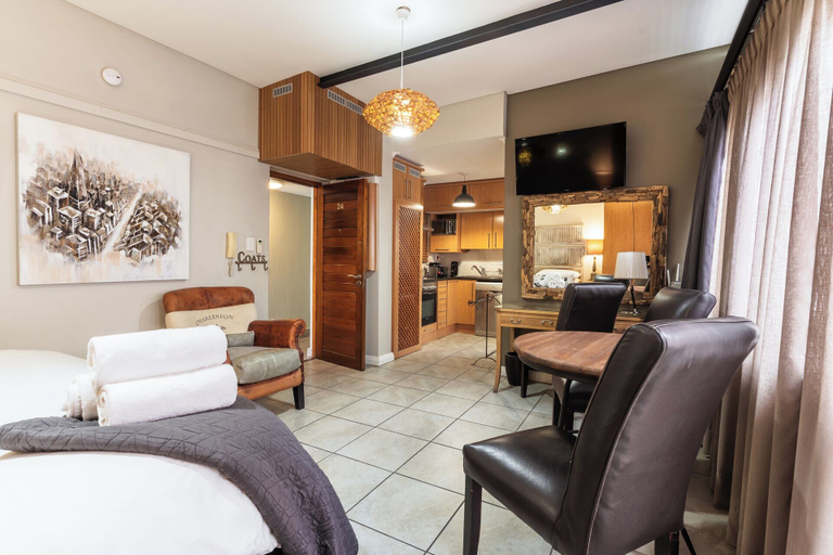 Others 5, Avemore Eikehof No 24, Cape Winelands