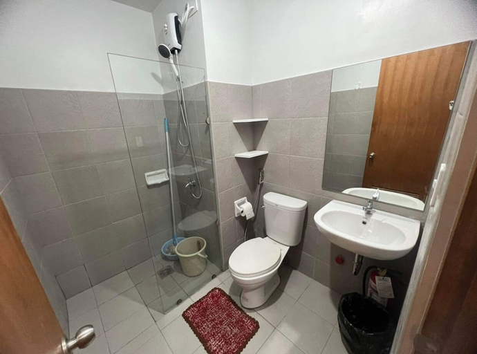 Bathroom, Rinann's Mesatierra Garden Residences, Davao City