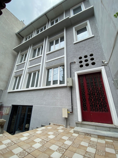 Primary image