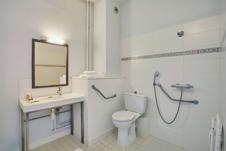 Bathroom 3, Kyriad - Joinville-Le-Pont, Val-de-Marne