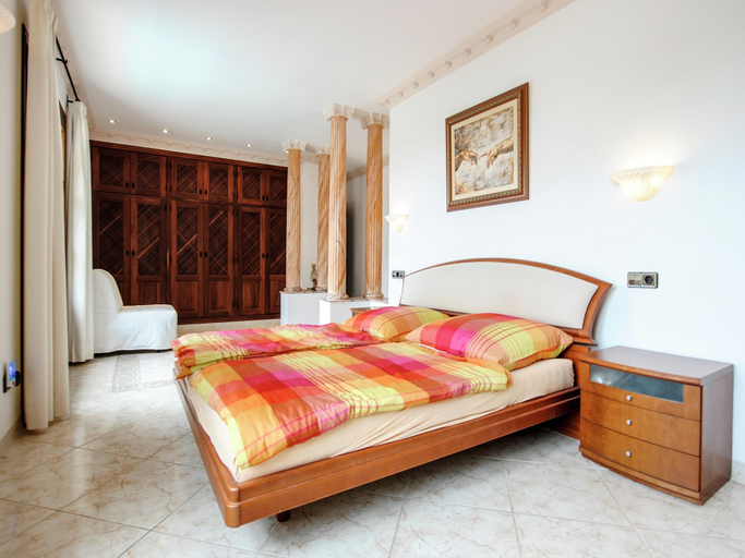 5, Villa in Canyamel with Bay Views and Pool, Baleares
