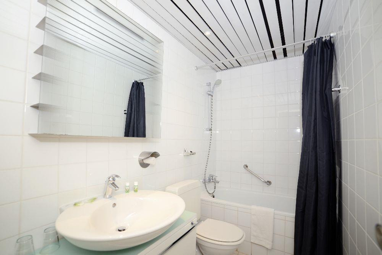 Bathroom 5, De Fierlant, Bruxelles