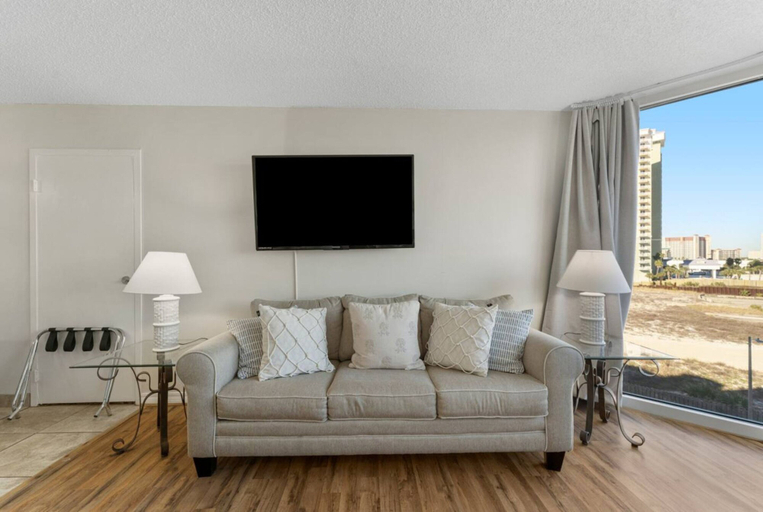 Room 4, Top of the Gulf 508 - Beach Front Resort With View, Bay