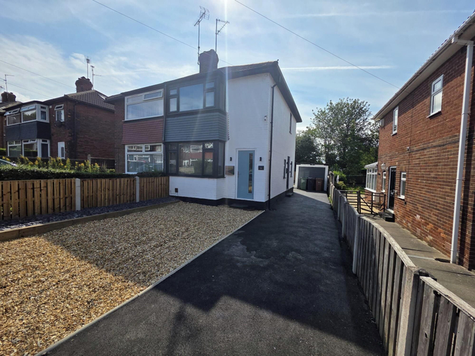 Exterior 5, House - Sleeps 4 - Parking - Garden - City Centre, Leeds