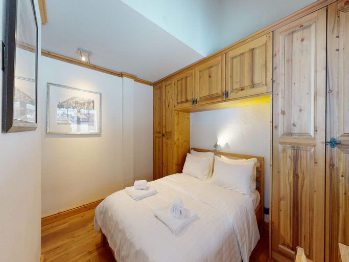 3, Apartment in central location with views, Conthey