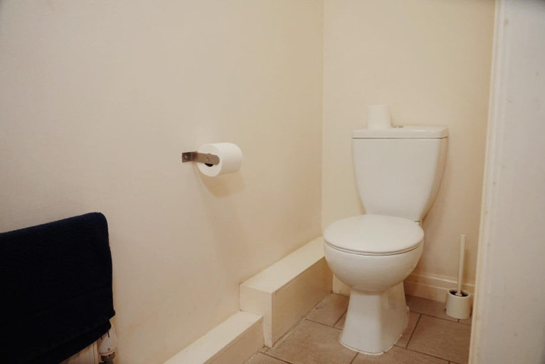 Bathroom 4, The Waverley Hotel, Cheshire East