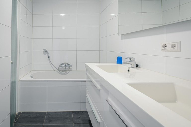 Bathroom 5, 4-person apartment with island-sea view, Texel