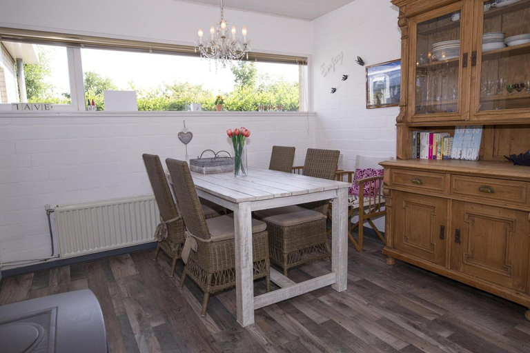 Dining 5, Holiday Home With Veranda, 6 People, Zijpe