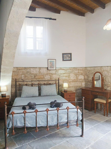 Room 2, Traditional Cozy Retreat, Larnaca