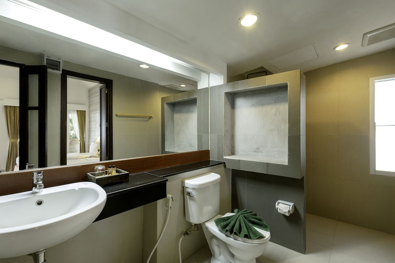 Bathroom 4, Nakara Long Beach Resort, Ko Lanta