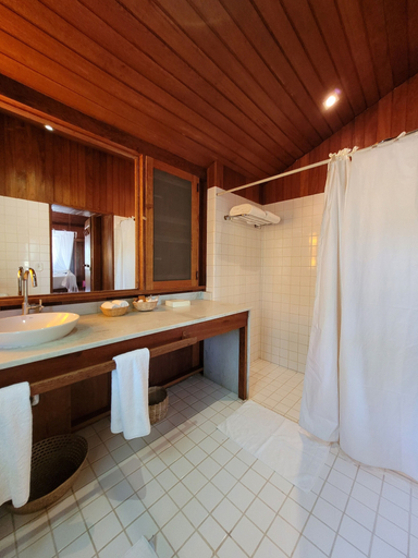 Bathroom 5, Hotel Vila Naia, Prado