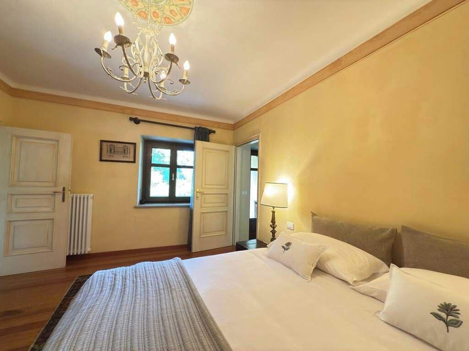 Room 2, Dimora il Pozzetto Elegant Villa With Garden, Biella