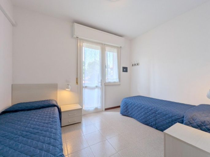 Bedroom 2, Modern house in a stylish residence, Venezia