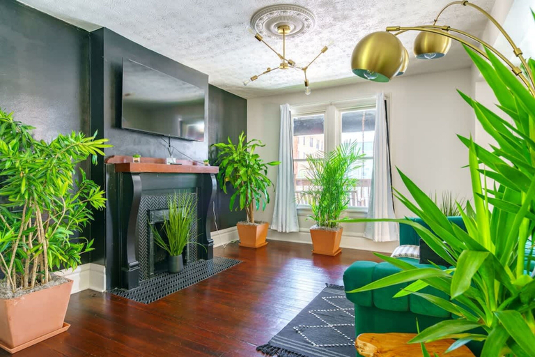 Room 2, Over 4 500 Reviews Prime Location Parking Free, Franklin