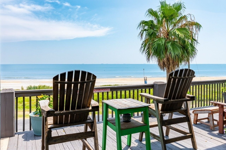 Property grounds 5, Casa De Las Palmas 6 Bedroom Home, Galveston
