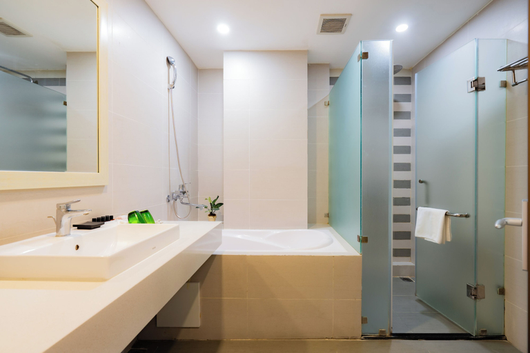 Bathroom 5, The Setai Apartments Linh Lang by XÔI Residences, Ba Đình