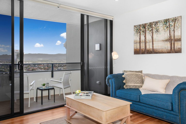 Living area 2, Surfers Paradise 1-bed With Stunning Views & Pool, Gold Coast