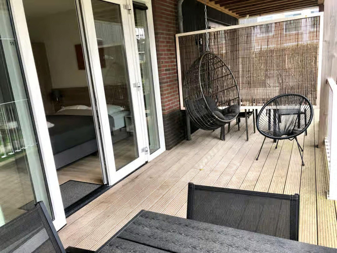 Balcony 2, Lodge with view of the church and dunes, Veere