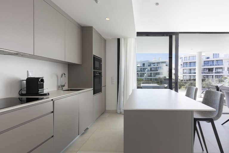 Room 2, Stylish Apartment With Large Terrace in Higueron, Málaga