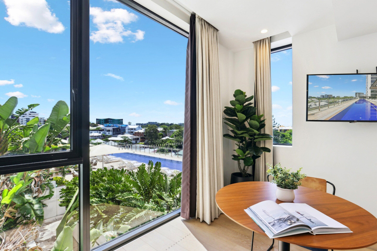 Interior, Stunning 1-bed by Victoria Park With Pool & Gym, Spring Hill