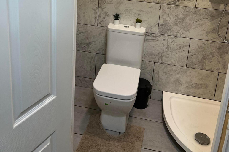 Bathroom, Lovely Studio Apartment in London, London