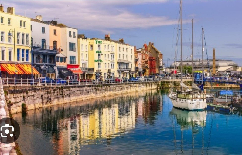 Marina, Pet Friendly, Top Floor Apt w/ Sea View, Sleeps 5, Kent