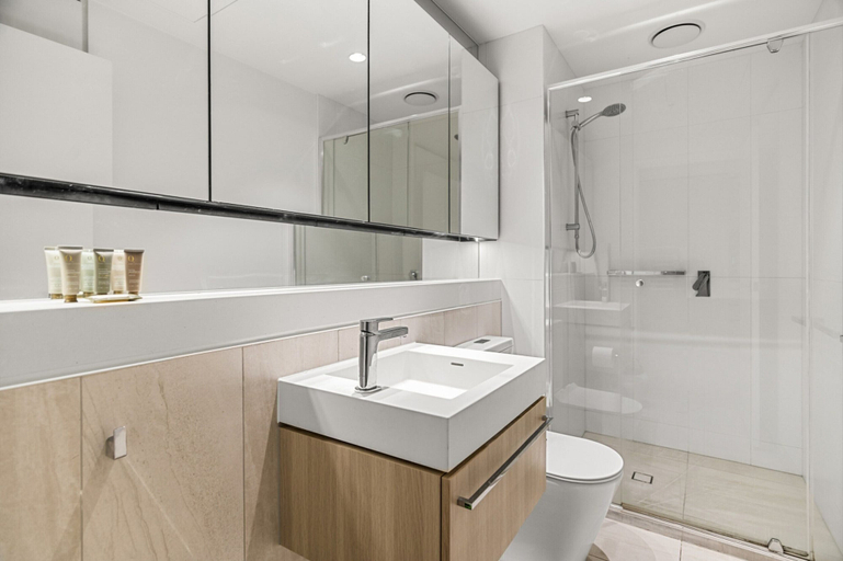 Bathroom 4, Chic 1-bed South Melbourne Unit With Pool & Gym, Melbourne