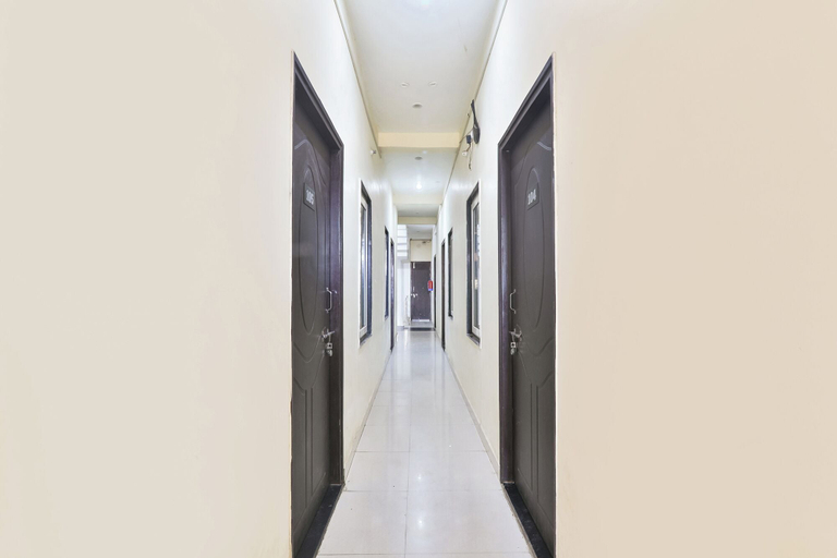 Staircase 2, Fabhotel Jp International, Lucknow