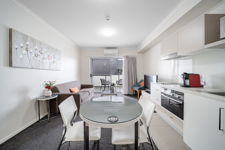 Dining, Lakeside 1-bed With A/c, Parking & Balcony, Canberra