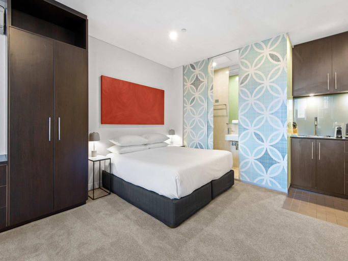 2, Charming 1-Bed Central Studio Apartment, Melbourne