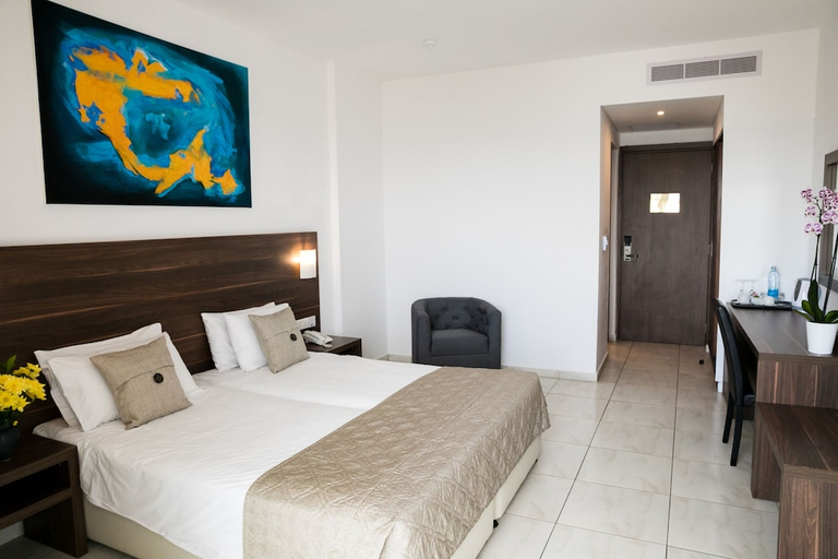 Bedroom 3, Theo Sunset Bay Hotel