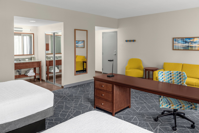 Bedroom 3, Hampton Inn & Suites Coconut Creek, Broward
