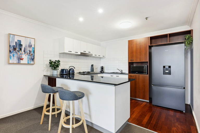 Private kitchen, 2-bed City Abode With Swimming Pool, Gym & Views, Brisbane