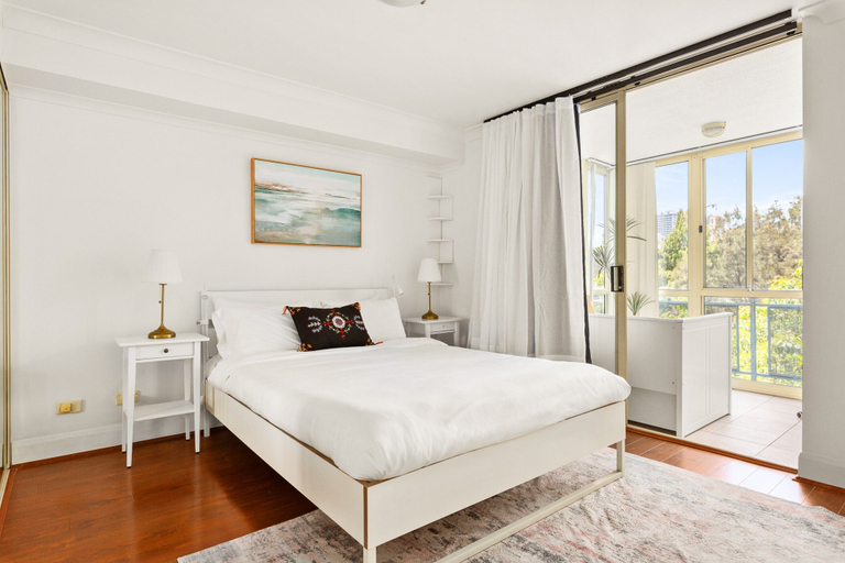 Room 2, Green Views & Great Location: Inner-city 1-bed, Sydney