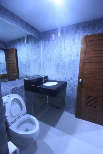 Bathroom 3, Punfun Apartment, Thung Song