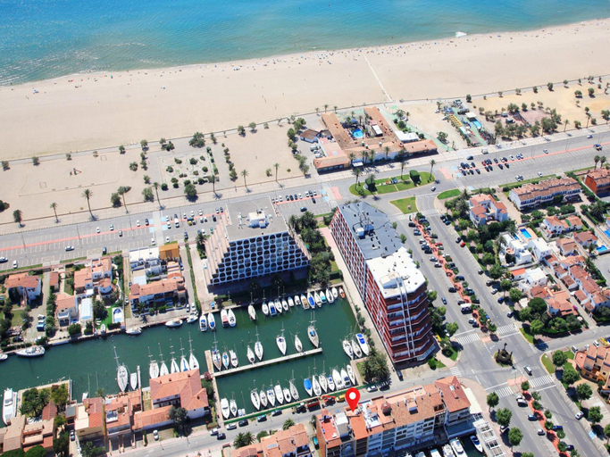 5, Apartment in Empuriabrava near Sandy Beach, Girona