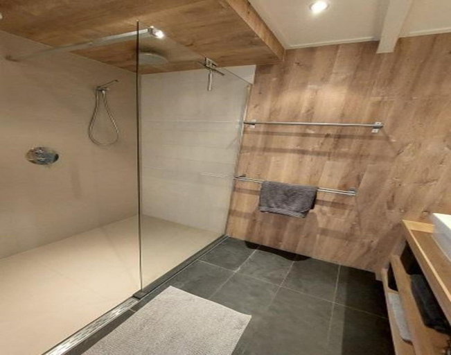 Bathroom 4, Dirkshorn Holiday Home for 4, Harenkarspel