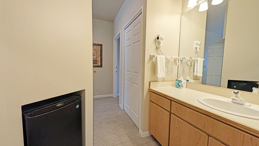 Bathroom 2, Mt Bachelor Village 328 2 Bedroom Condo, Deschutes