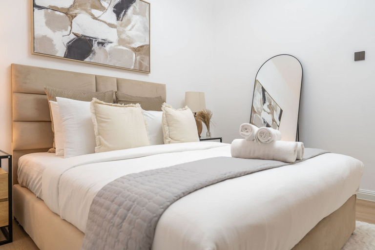 Room 4, Sleeps 4 in This 2 Bedroom Apartment in Dubai Gate 2, Dubai