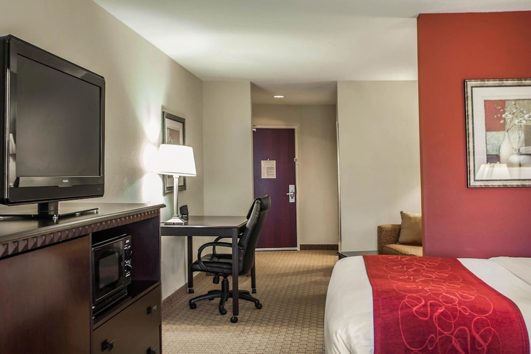 Bedroom 3, Comfort Suites Bloomington I-55 and I-74, McLean