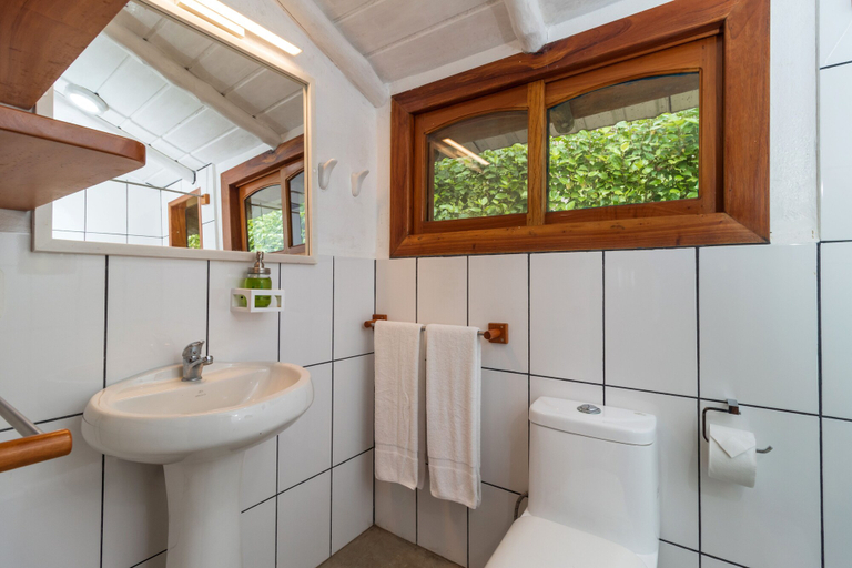 Bathroom 2, Enchanted Galapagos Lodge, Santa Cruz
