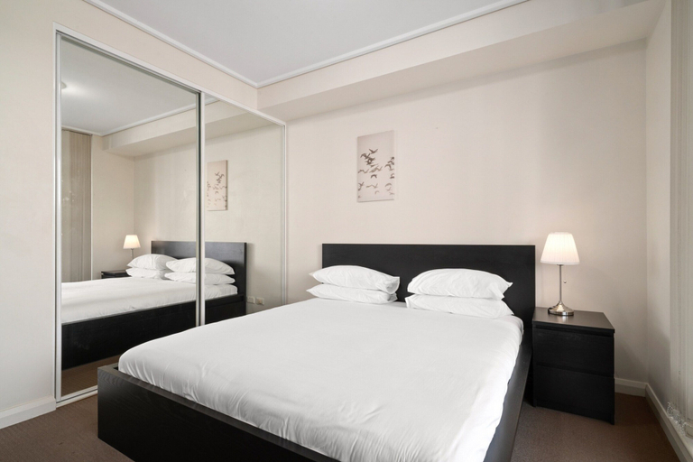 Room 3, Bright 2-bed Apartment Near Wentworth Point Sights, Sydney