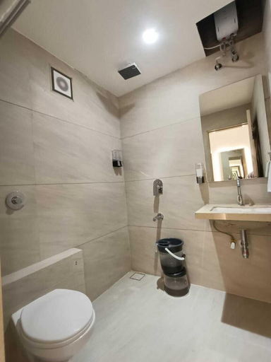 Bathroom 5, MURLI HOTEL LUXURY ROOMS, Surat
